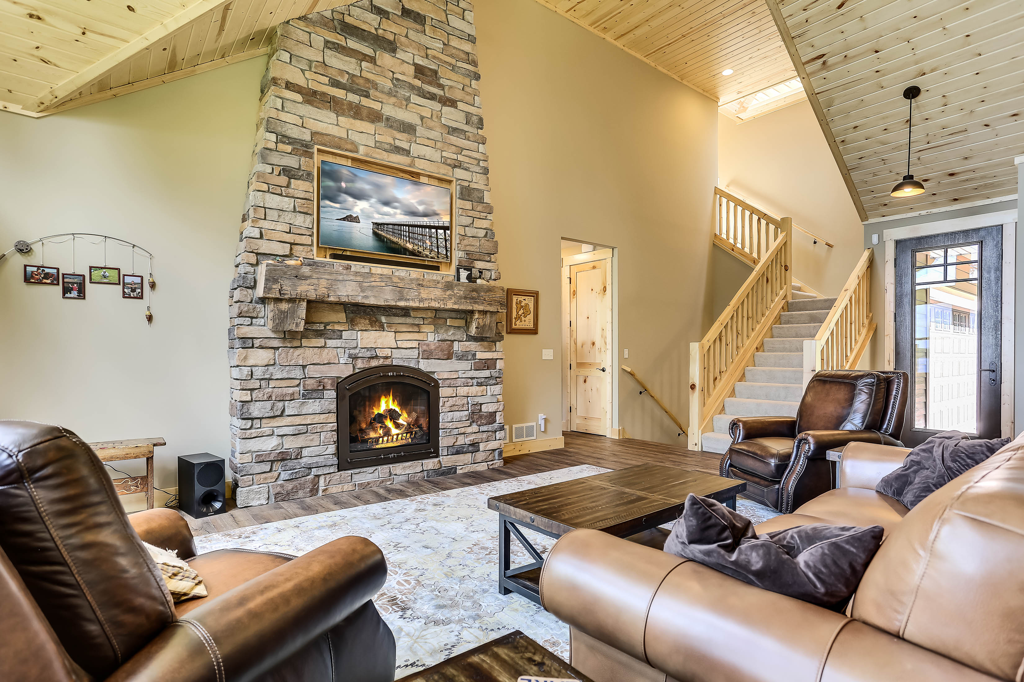 Lake Sylvia Cabin Grand Stone Fireplace and Vaulted Ceilings