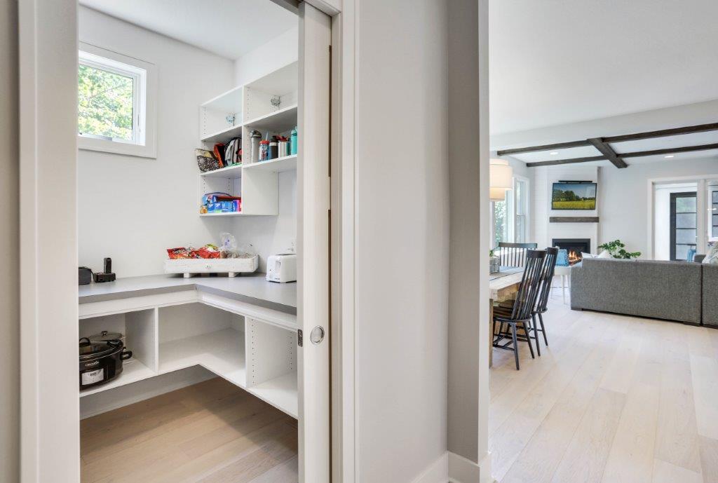 Royal Club Urban Farmhouse Pocket Room