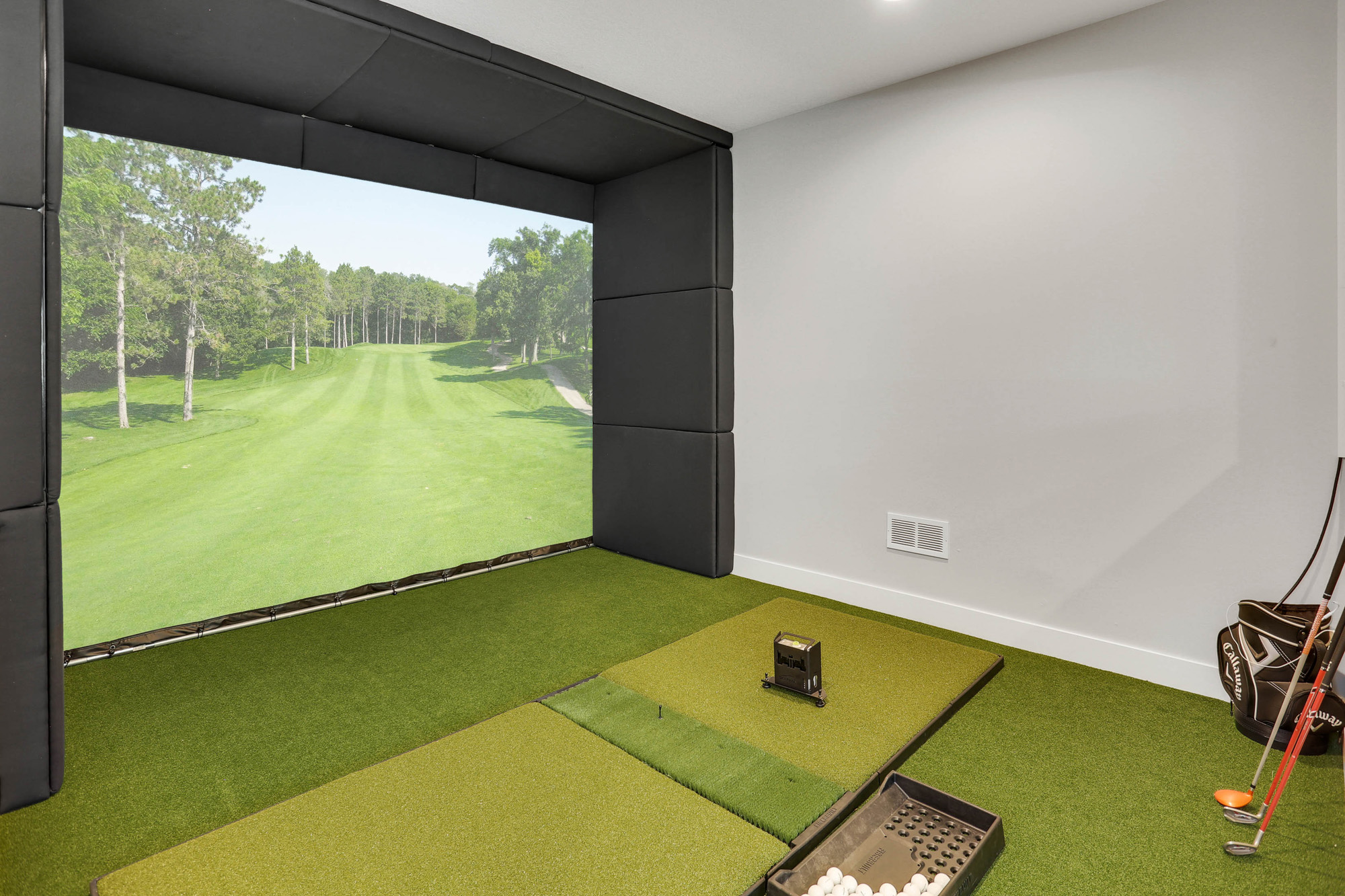 Royal Club Urban Farmhouse Indoor Virtual Driving Range