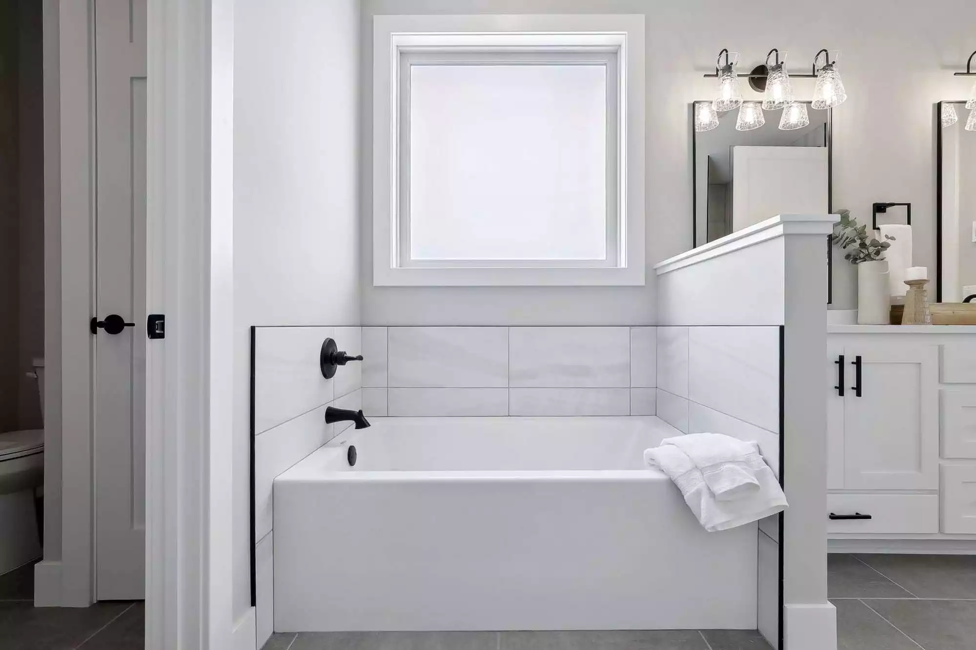 Tub with picture window