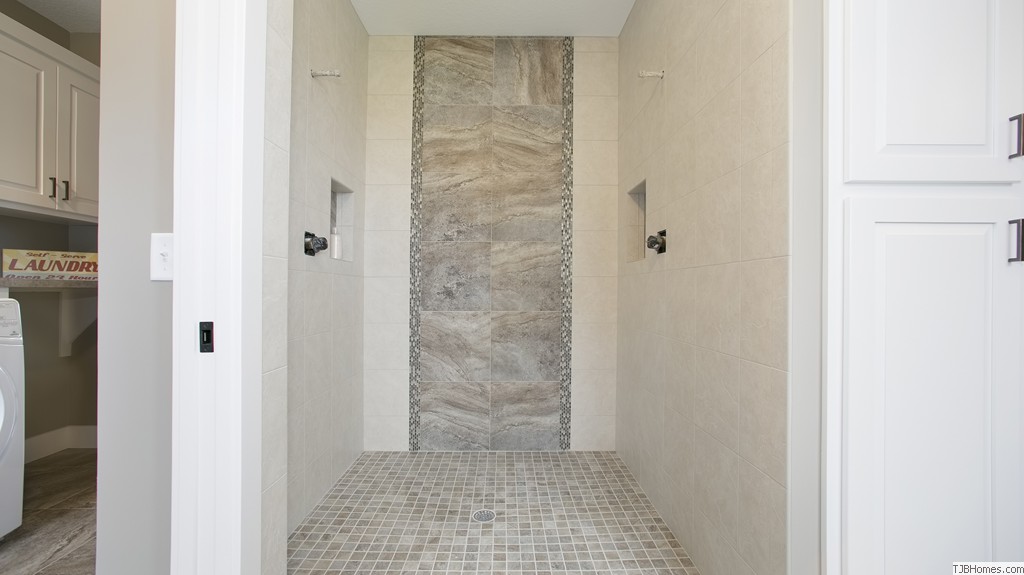 Amazing walk-in shower tile design